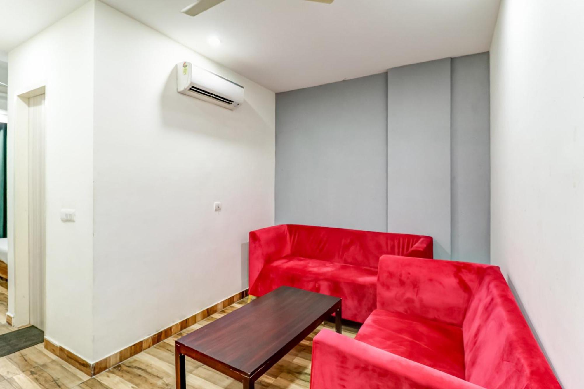Townhouse Skylight Near Medanta Hospital Gurgaon Exterior foto