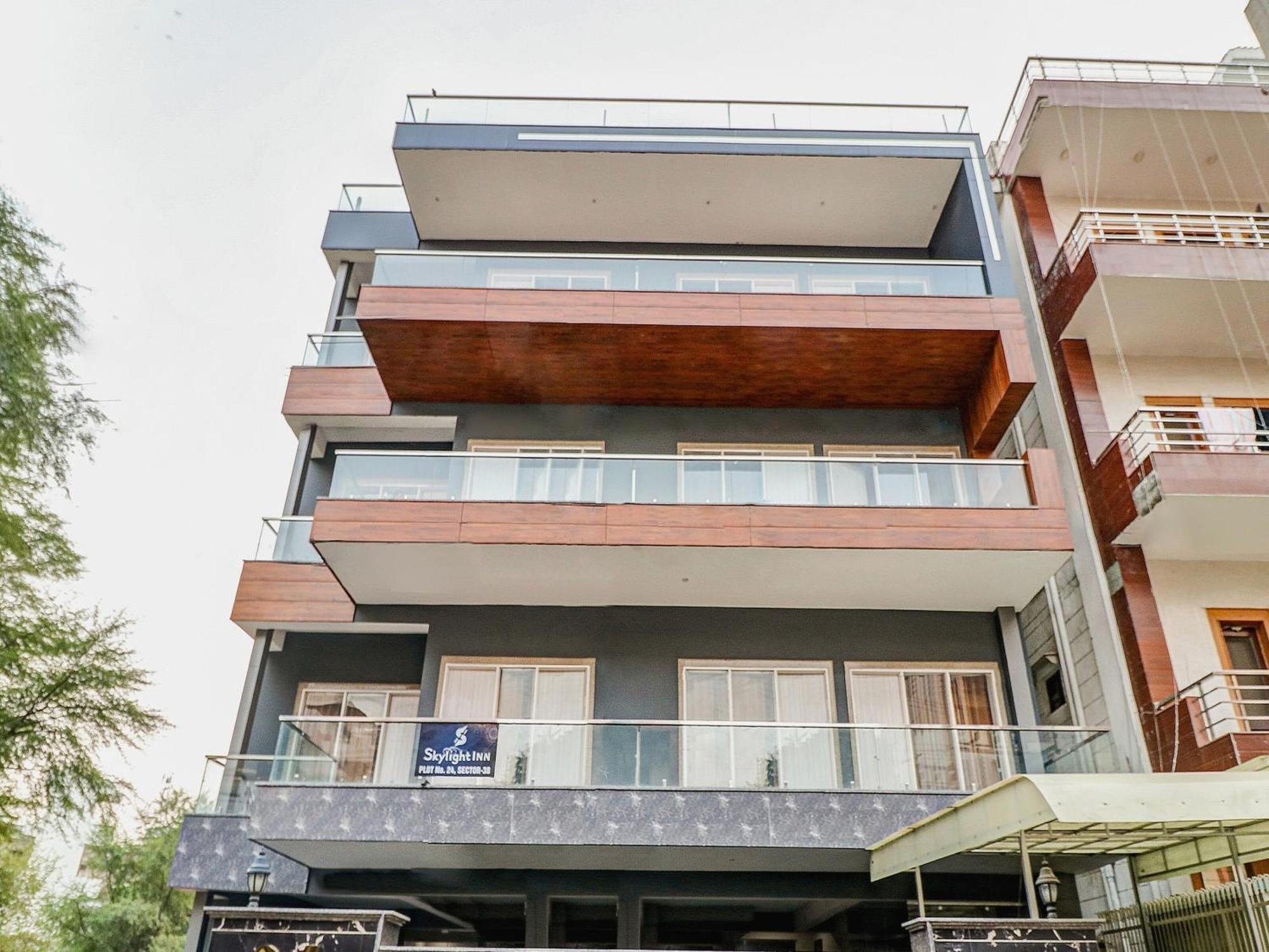Townhouse Skylight Near Medanta Hospital Gurgaon Exterior foto