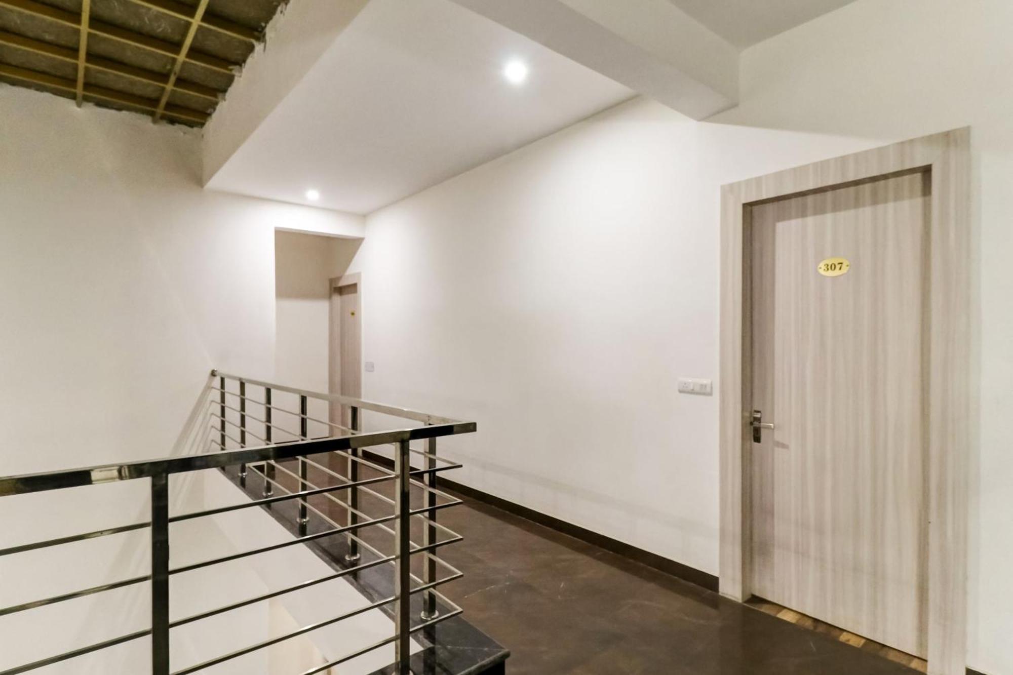 Townhouse Skylight Near Medanta Hospital Gurgaon Exterior foto