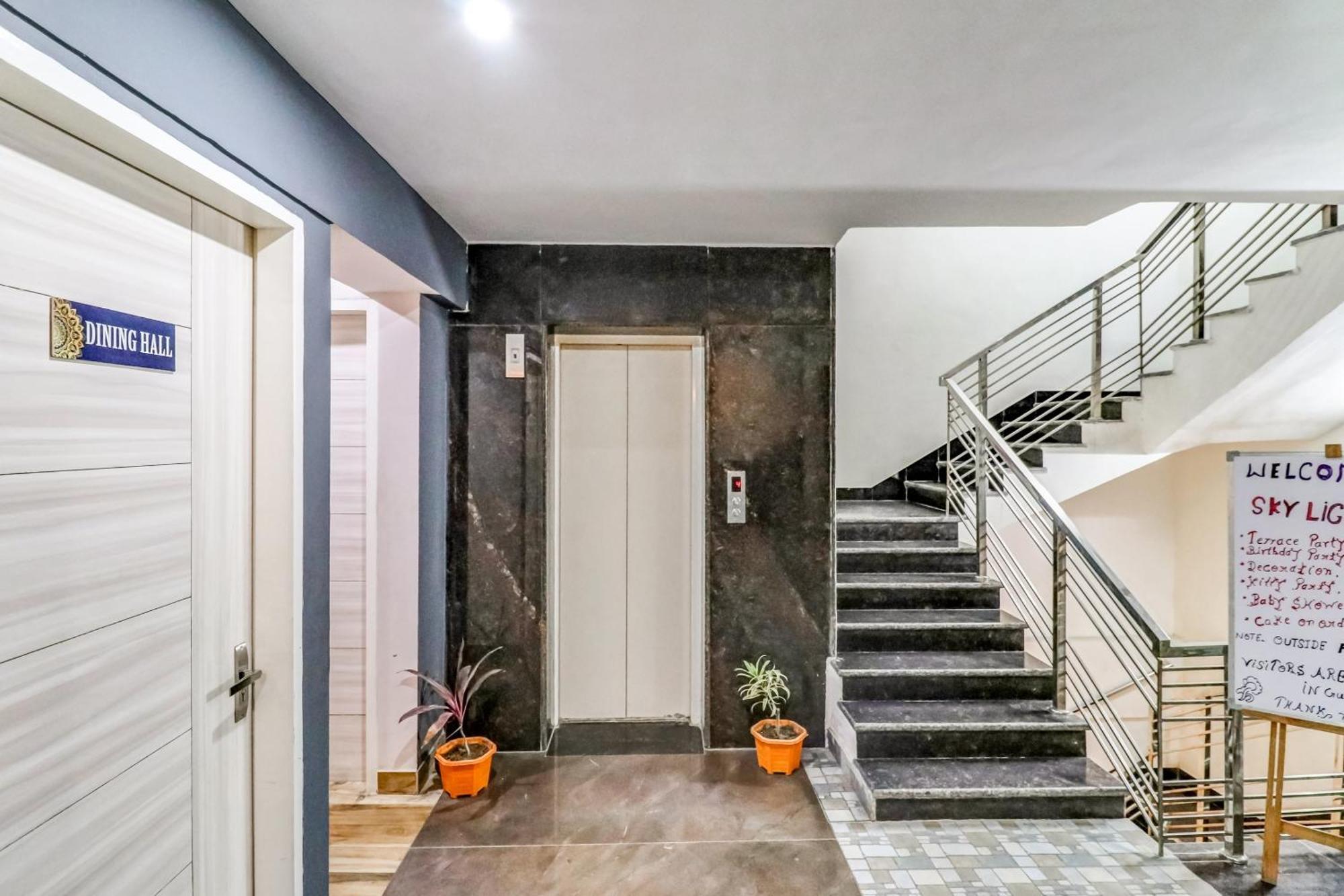 Townhouse Skylight Near Medanta Hospital Gurgaon Exterior foto