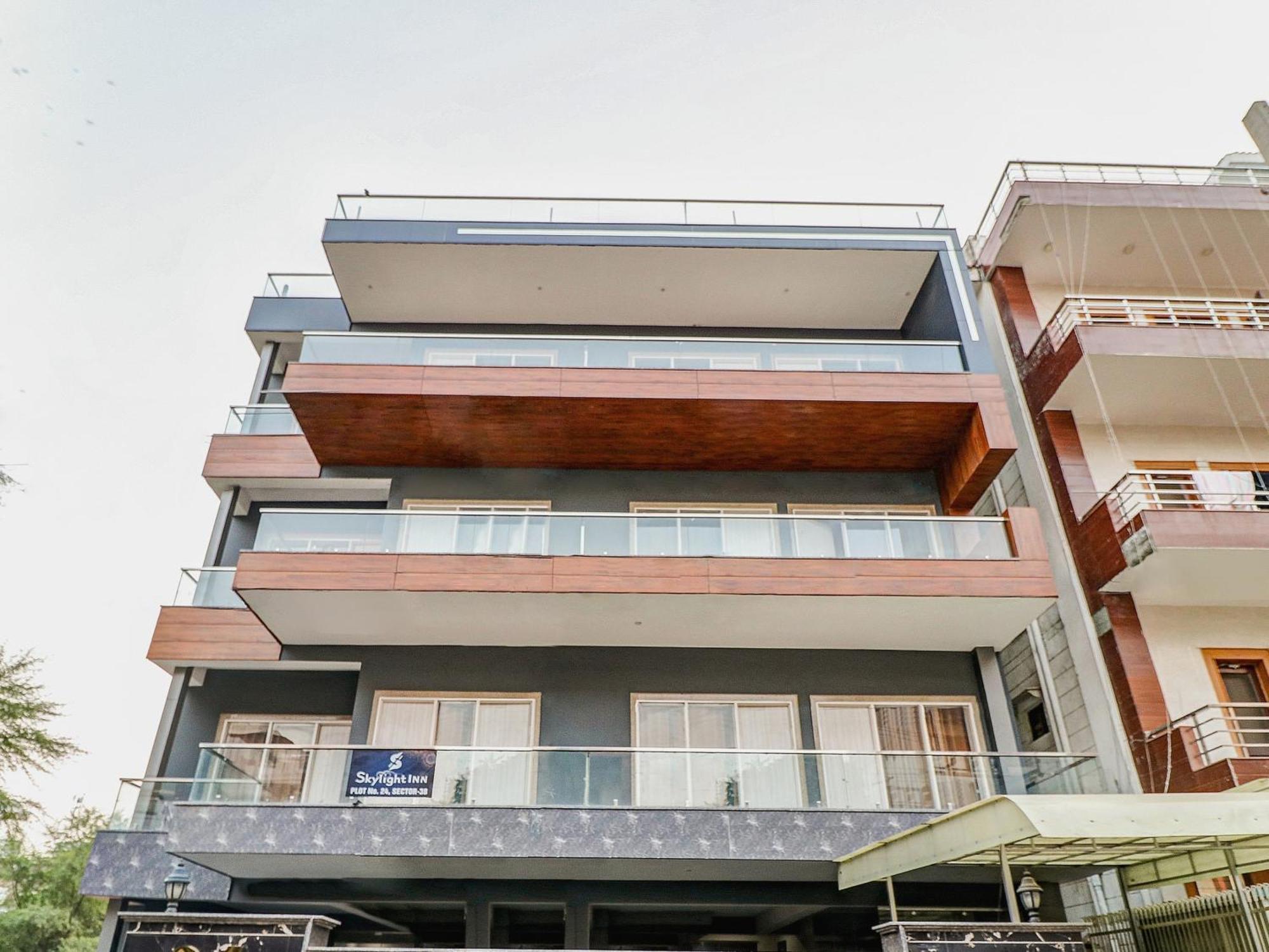 Townhouse Skylight Near Medanta Hospital Gurgaon Exterior foto