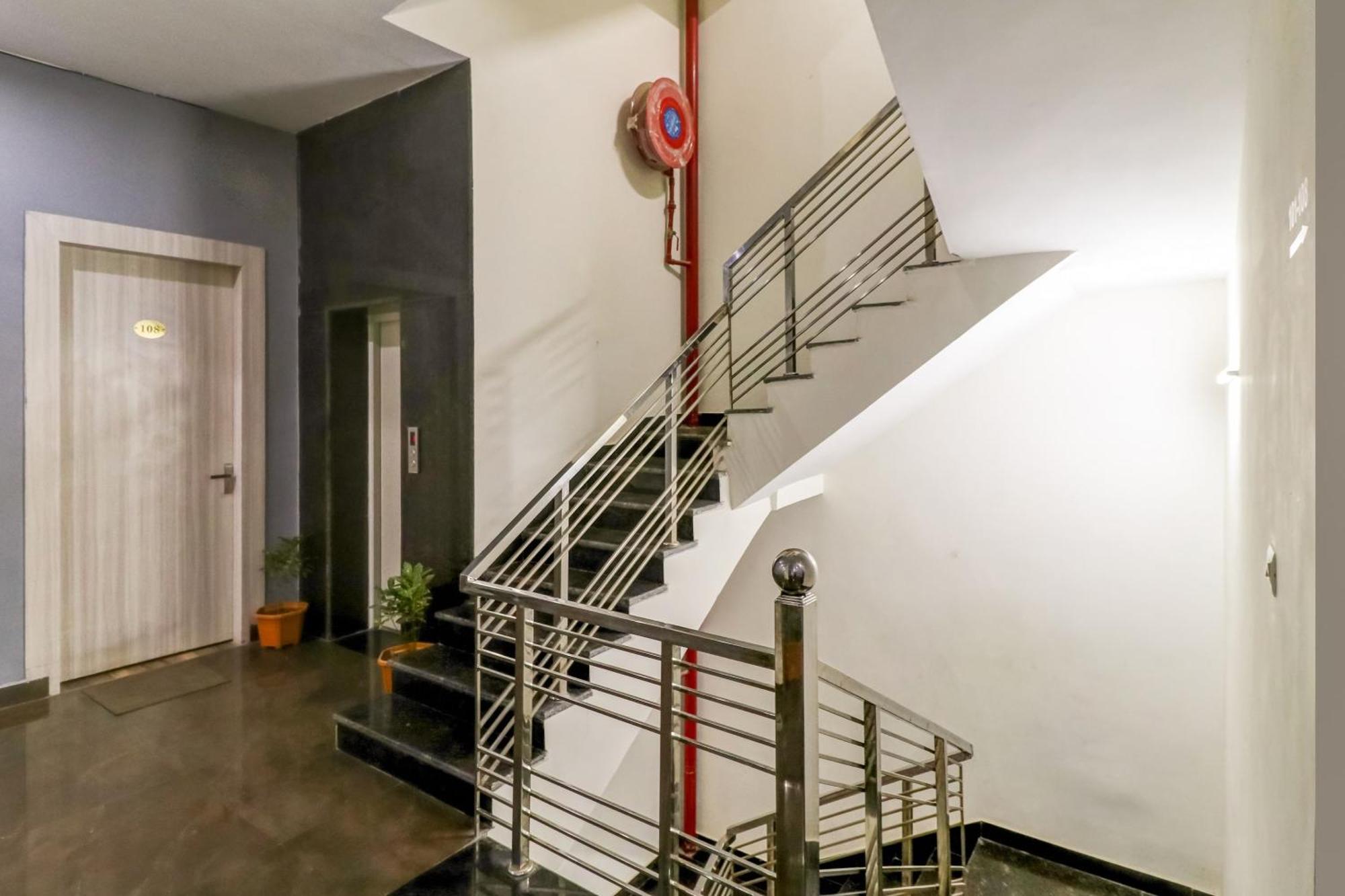 Townhouse Skylight Near Medanta Hospital Gurgaon Exterior foto